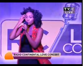 Aramide sings