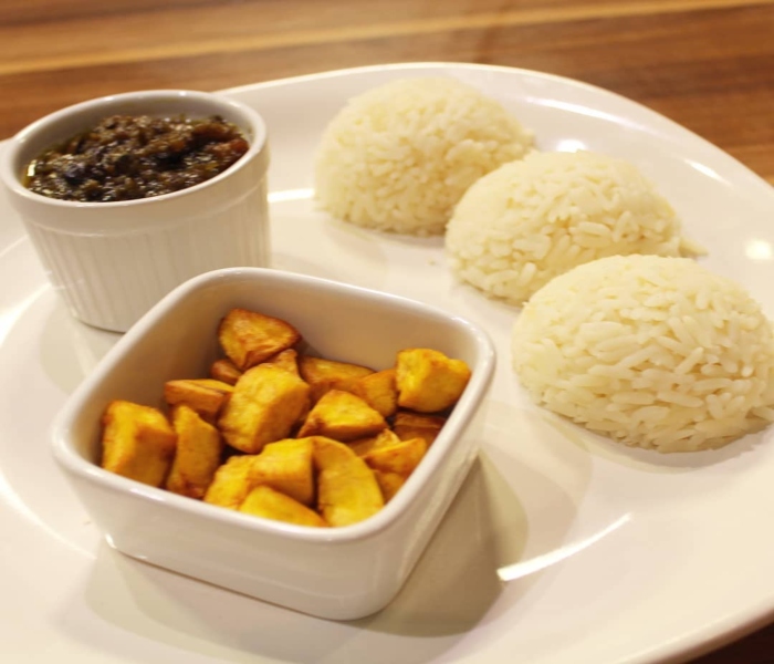 Ofada Sauce, White Rice And Plantain (Recipe) | Wake Up Nigeria