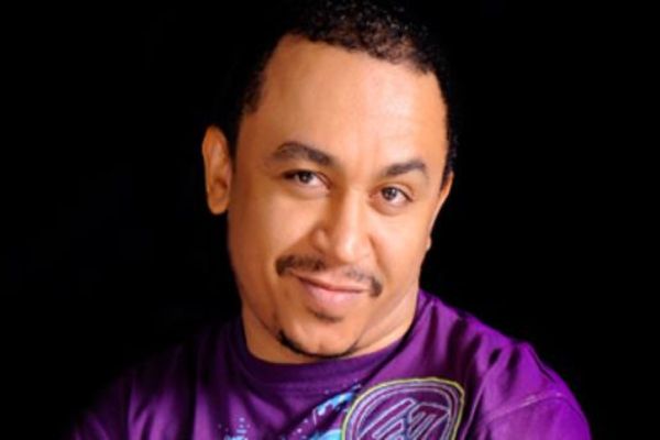 Daddy Freeze reacts to the video of two grown men who fought at Burna Boy's Concert