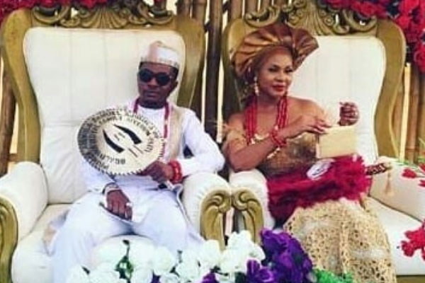 Nollywood actor, Sam Ajibola and bride, Adanna weds traditionally in Anambra state.